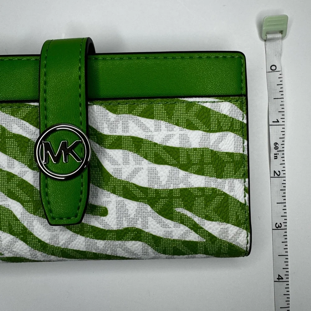 Michael Kors Wallet Greenwich Medium Signature Jungle Green Zebra Print